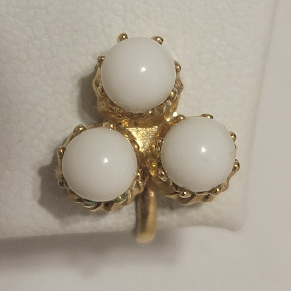 Vintage White Cabochon Floral Gold Tone Screw Back Clip Earrings